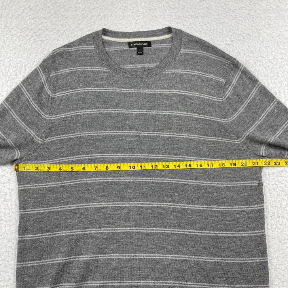 Banana Republic Sweater Mens Large Grey Striped‎ Merino Wool Blend Crew Neck